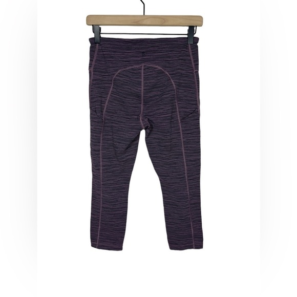 ATHLETA Ultimate Linear Lines Capri - Picture 2 of 4